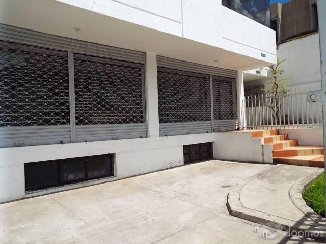Local comercial 180 m2