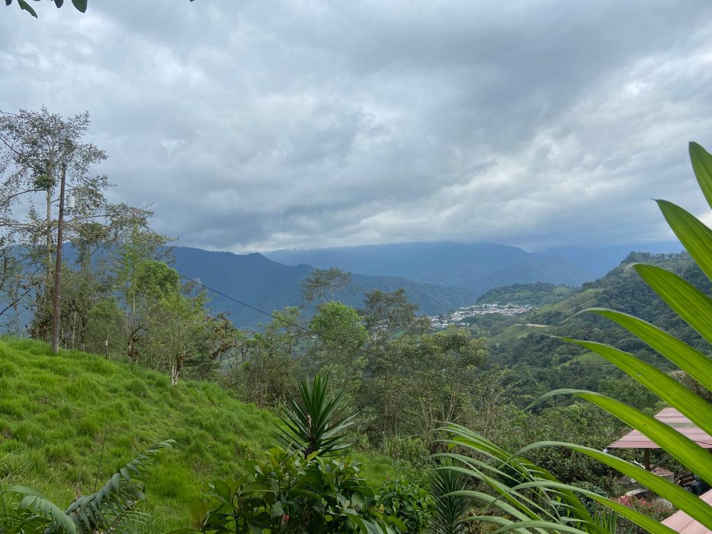 Venta Finca junto a Nanegalito con frente a la vía  22 Ha.