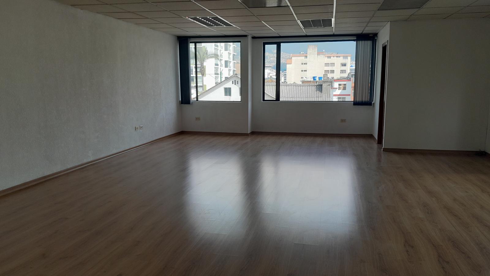 Oficina en  Venta frente a la Universidad Católica. 65mts. 750000usd.