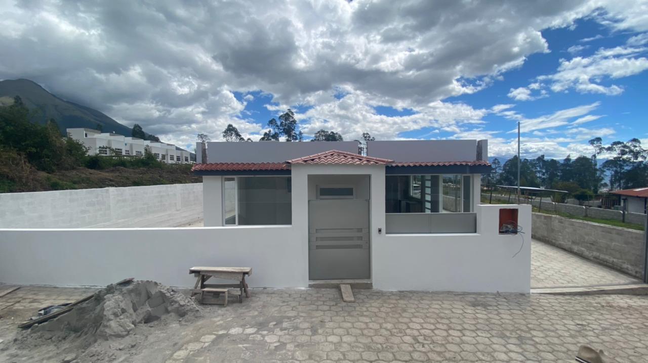 CASA EN VENTA AV. EL RETORNO, SECTOR SANTA LUCIA