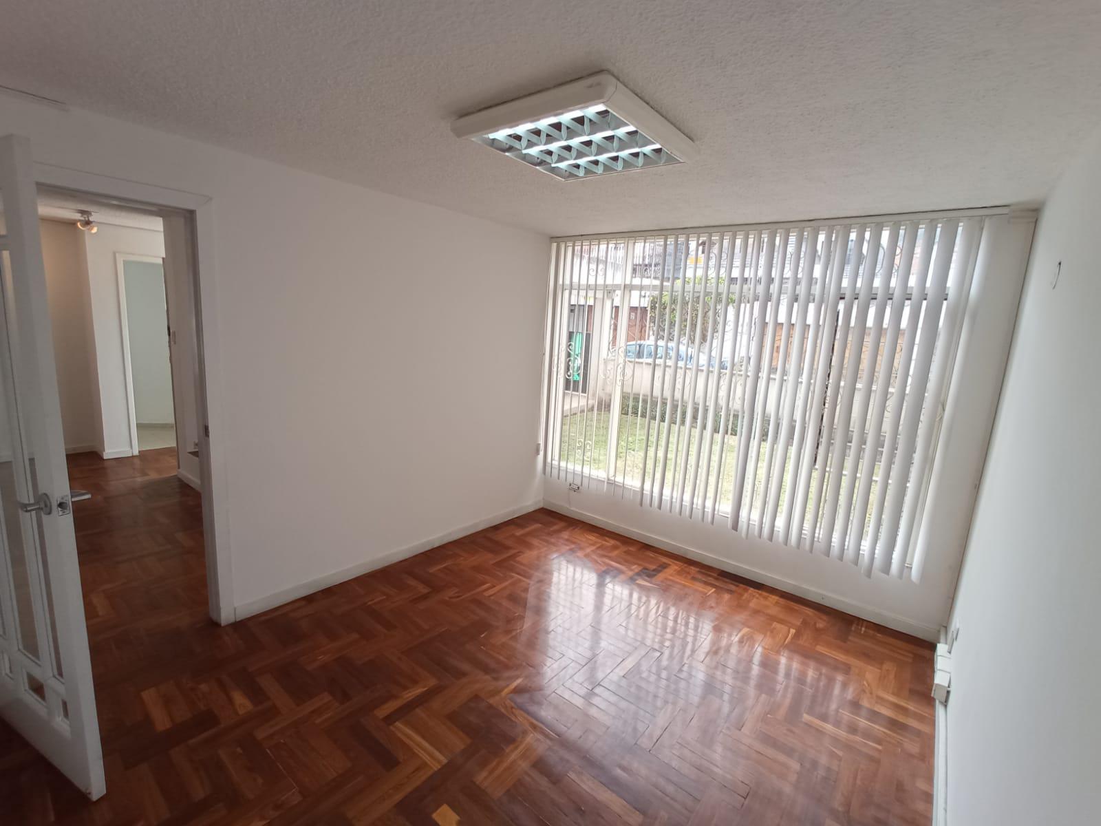 El Batán, Casa Comercial en  Renta, 237m2, 10 Ambiente, 4 Baños.