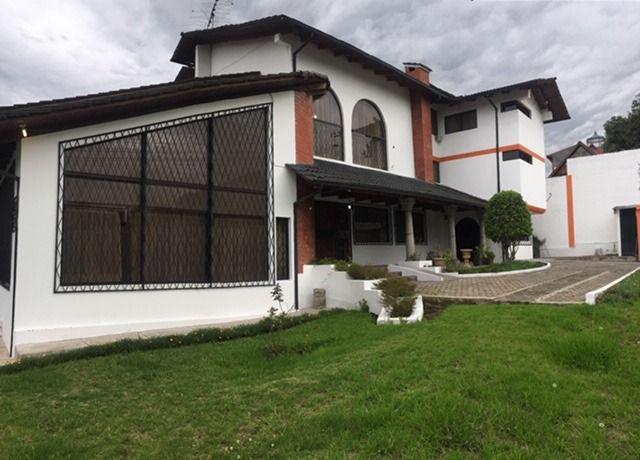 Casa independiente con 12 dormitorios, Cumbaya