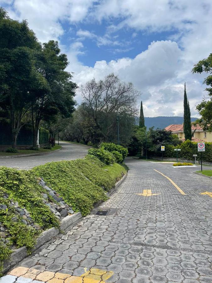 Increíble terreno de venta ubicado en la más exclusiva urbanizacion de Cumbayá.