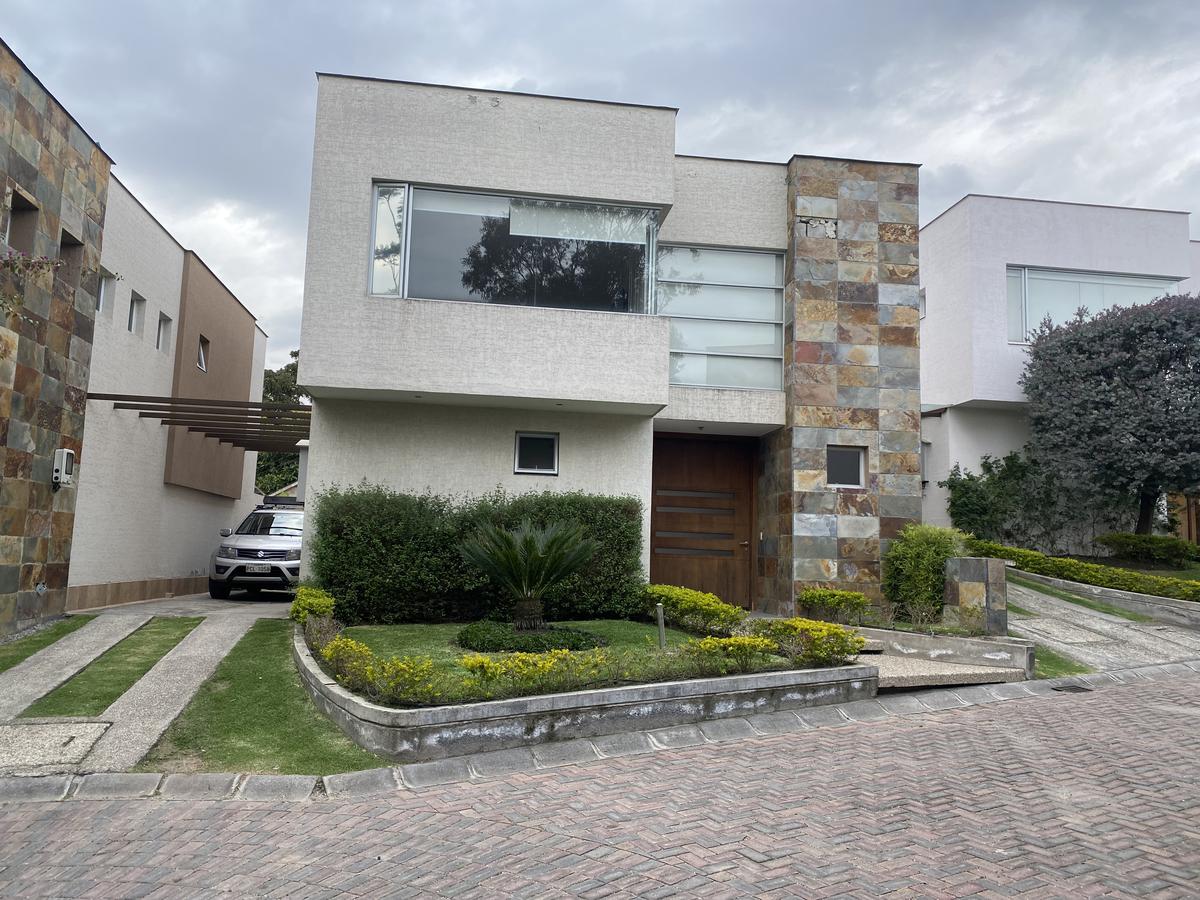 Muy buena casa de venta ubicada dentro de conjunto en San Juan Alto, Cumbayá