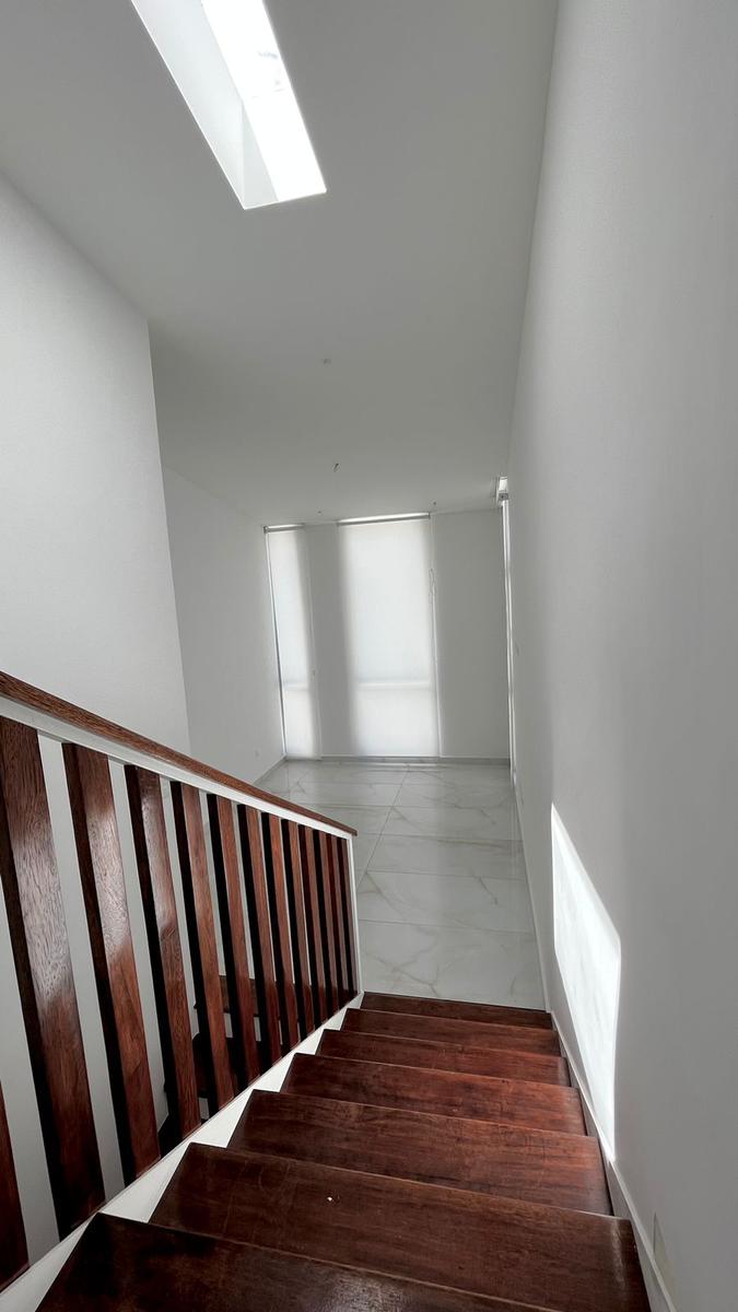 VENTA CASA MODERNA ESQUINERA/MIRASIERRA (AB)