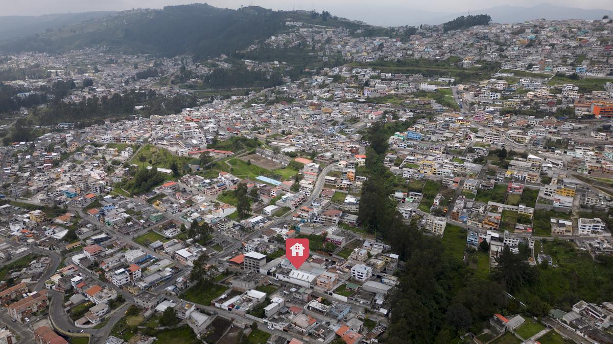 Lomas de Puengasí, Galpón, 520 m2, 3 ambientes, 2 baños, 4 parqueaderos