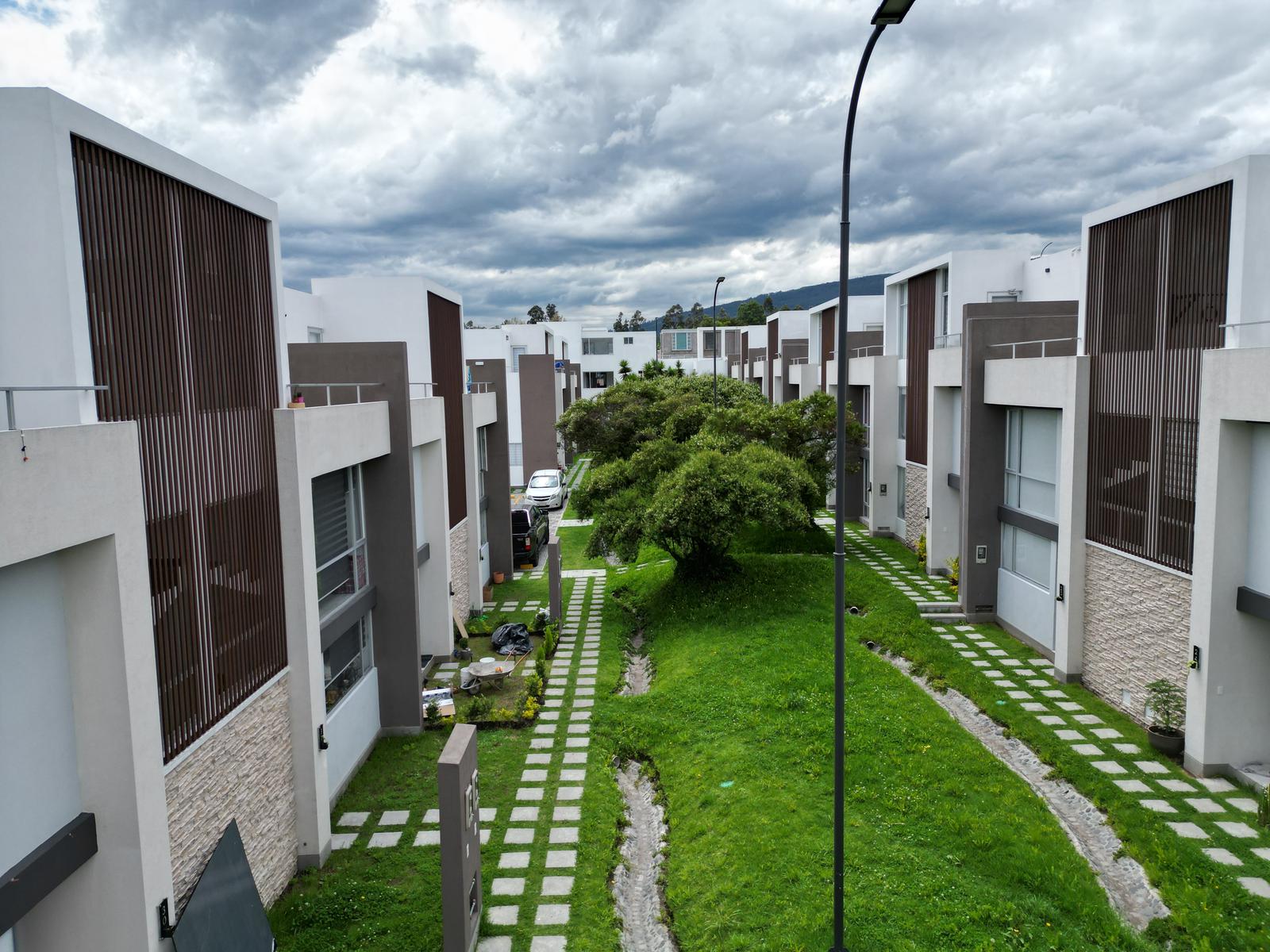 Casas VIP en Venta, de 2 y 3 habitaciones en Urbanización a 3 minutos del parque central de Conocoto