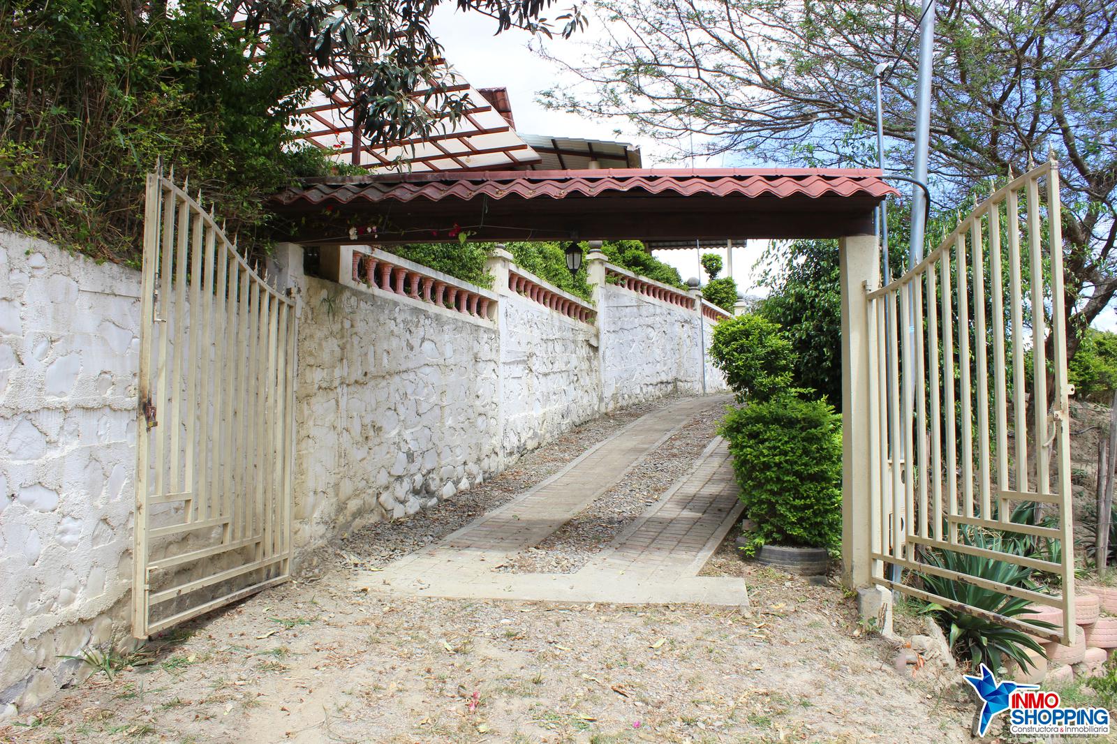 Casa en venta en el sector Las Acacias - Malacatos - Loja
