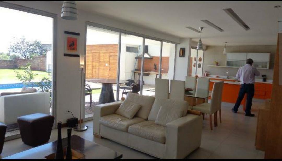 Casa en  VENTA EN URBANIZACIÓN PRIVADA EXELENTE UBICACION