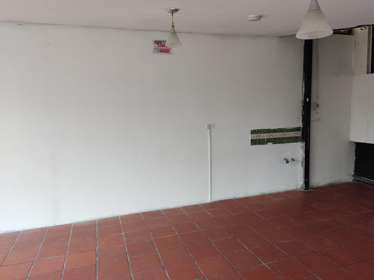 Local Comercial En Renta 30m2, Segundo Piso frente la vía principal