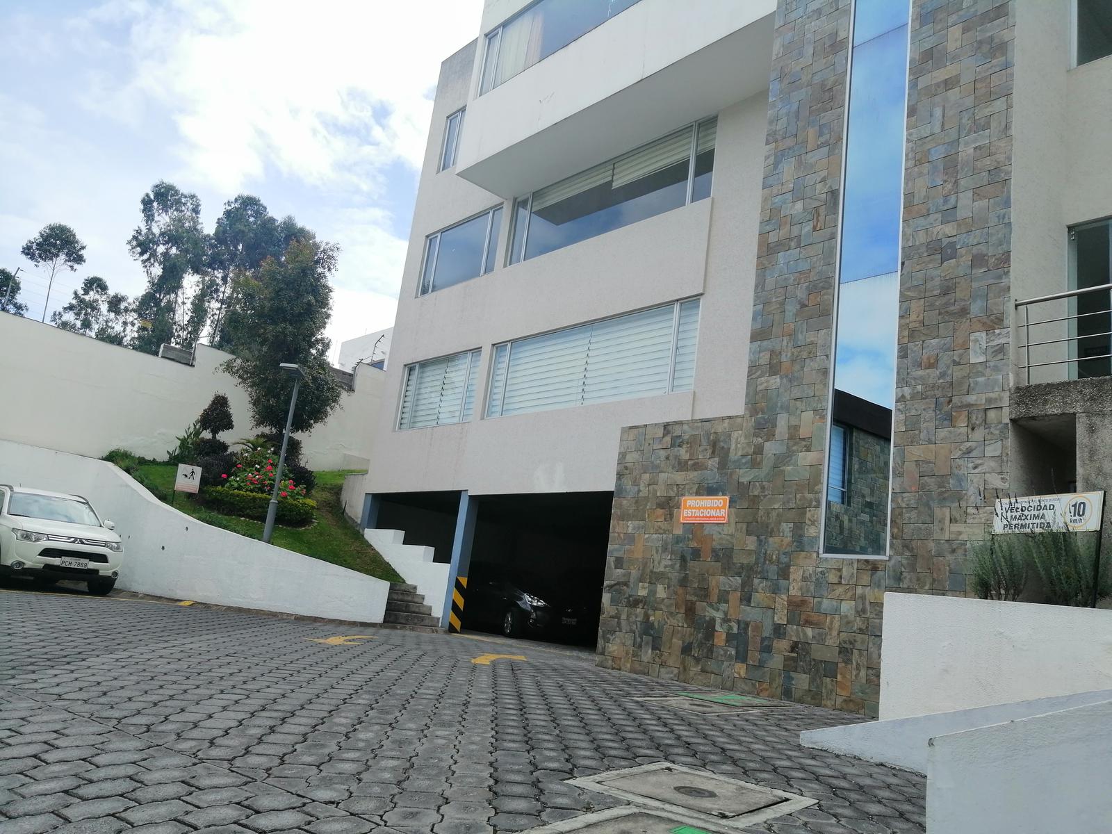 Venta departamento 2 dorm. con ascensor – Sector Santa Lucía (Norte de Quito)