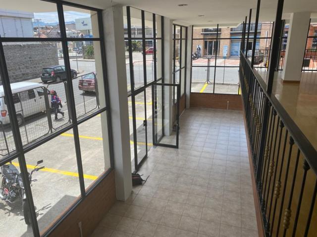 Local Comercial en venta 245m2C Sector Remigio Crespo