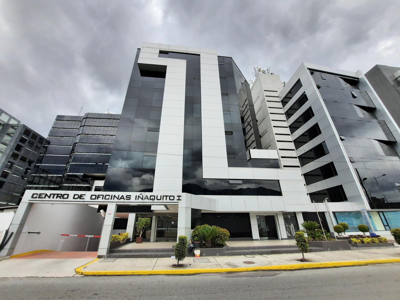 VeNdO 3 Oficinas en el Centro Financiero de Quito (detrás del Banco Pichincha)