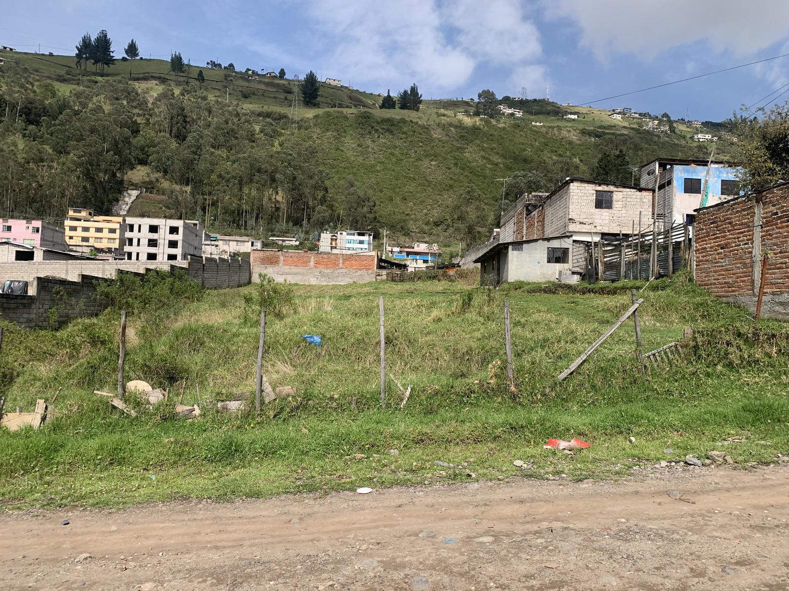 En venta terreno sector Valle de los Chillos - Monserrat