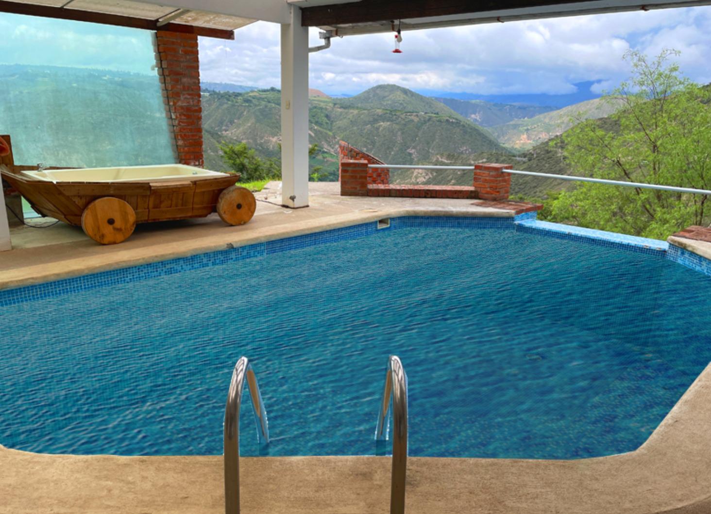 Quinta a 5 km de Guayllabamba, casa un solo andar,  piscina y reserva ecológica
