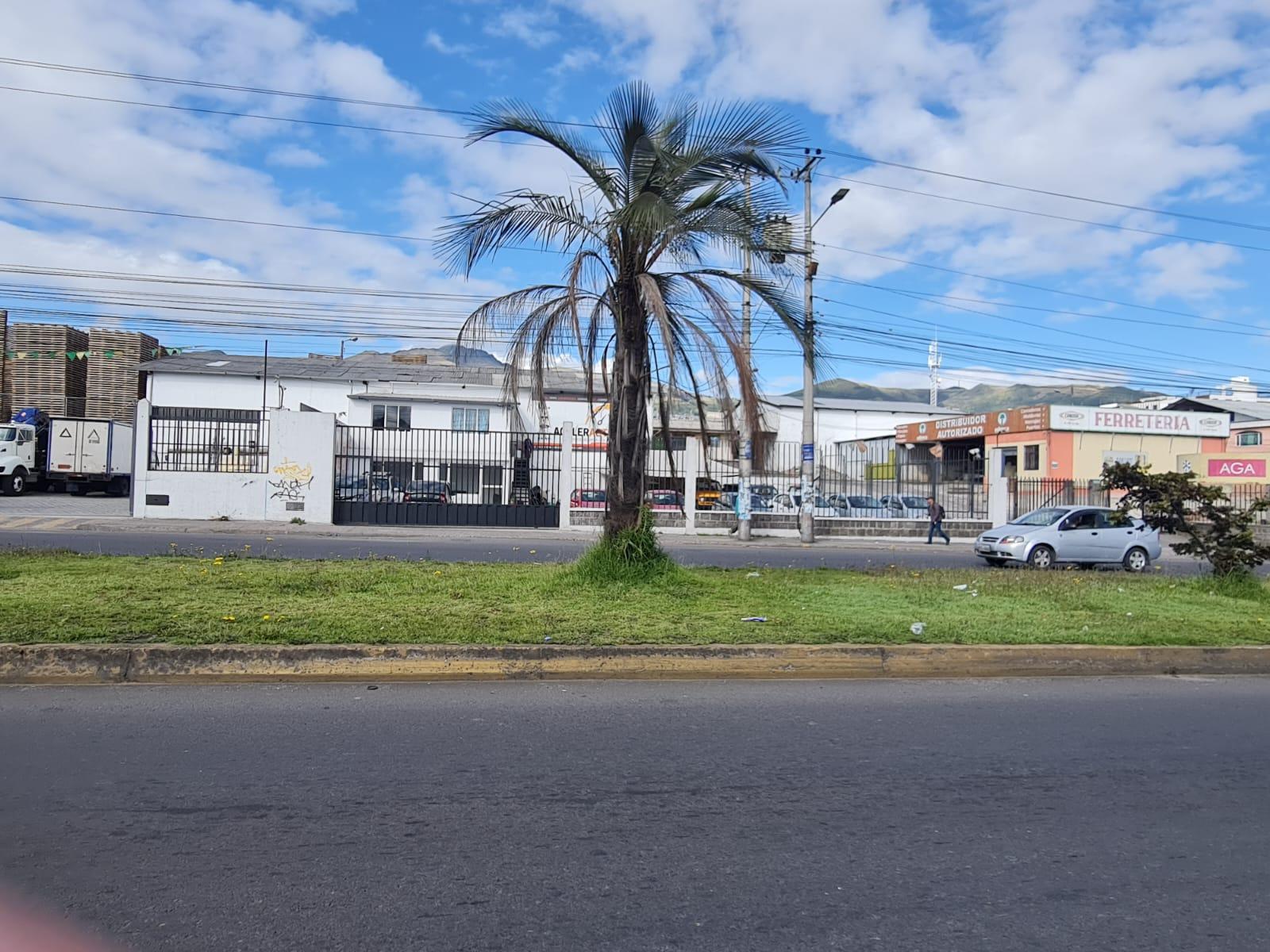 Terreno en venta. Av. Maldonado - Guamaní