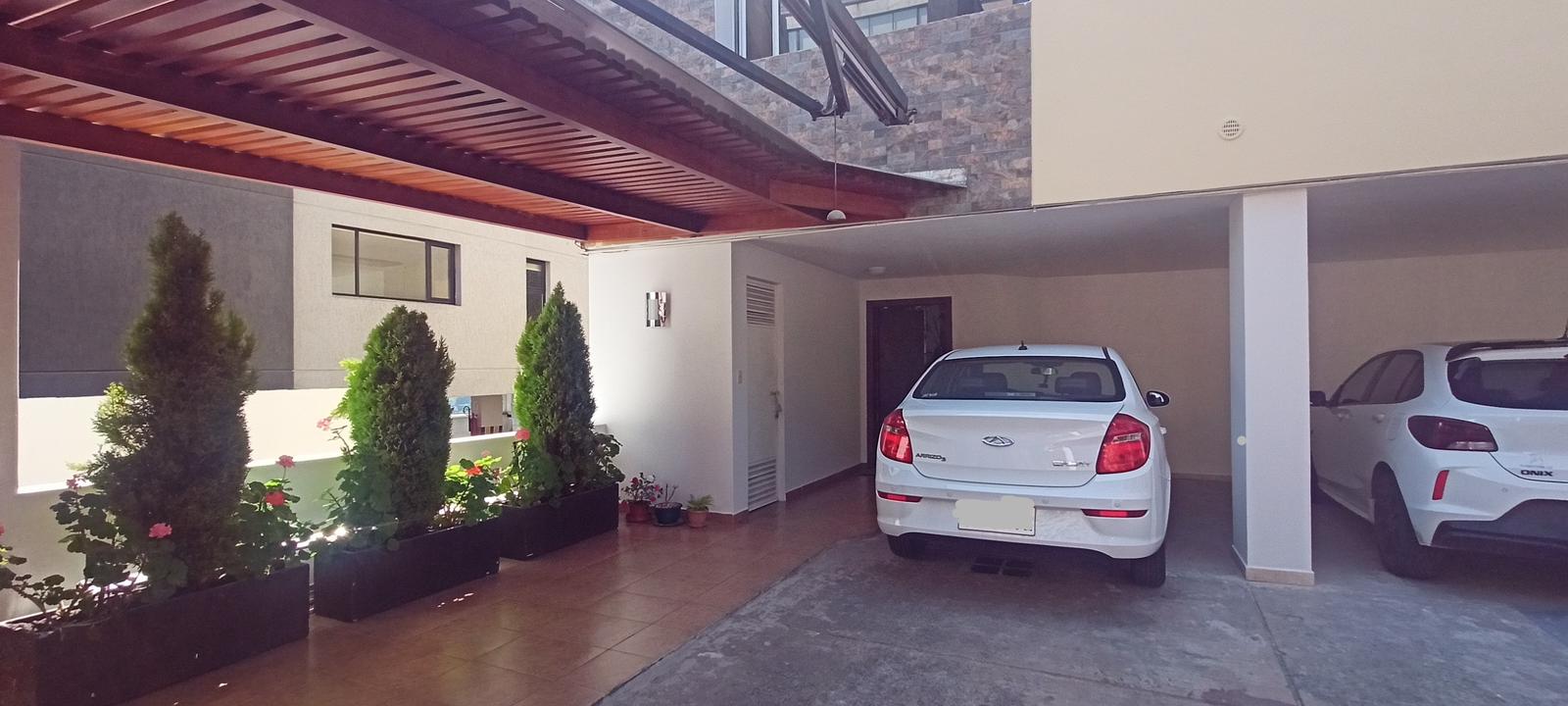 VENDO DEPARTAMENTO DÚPLEX CON TERRAZA Y HERMOSA VISTA EN MIRAVALLE