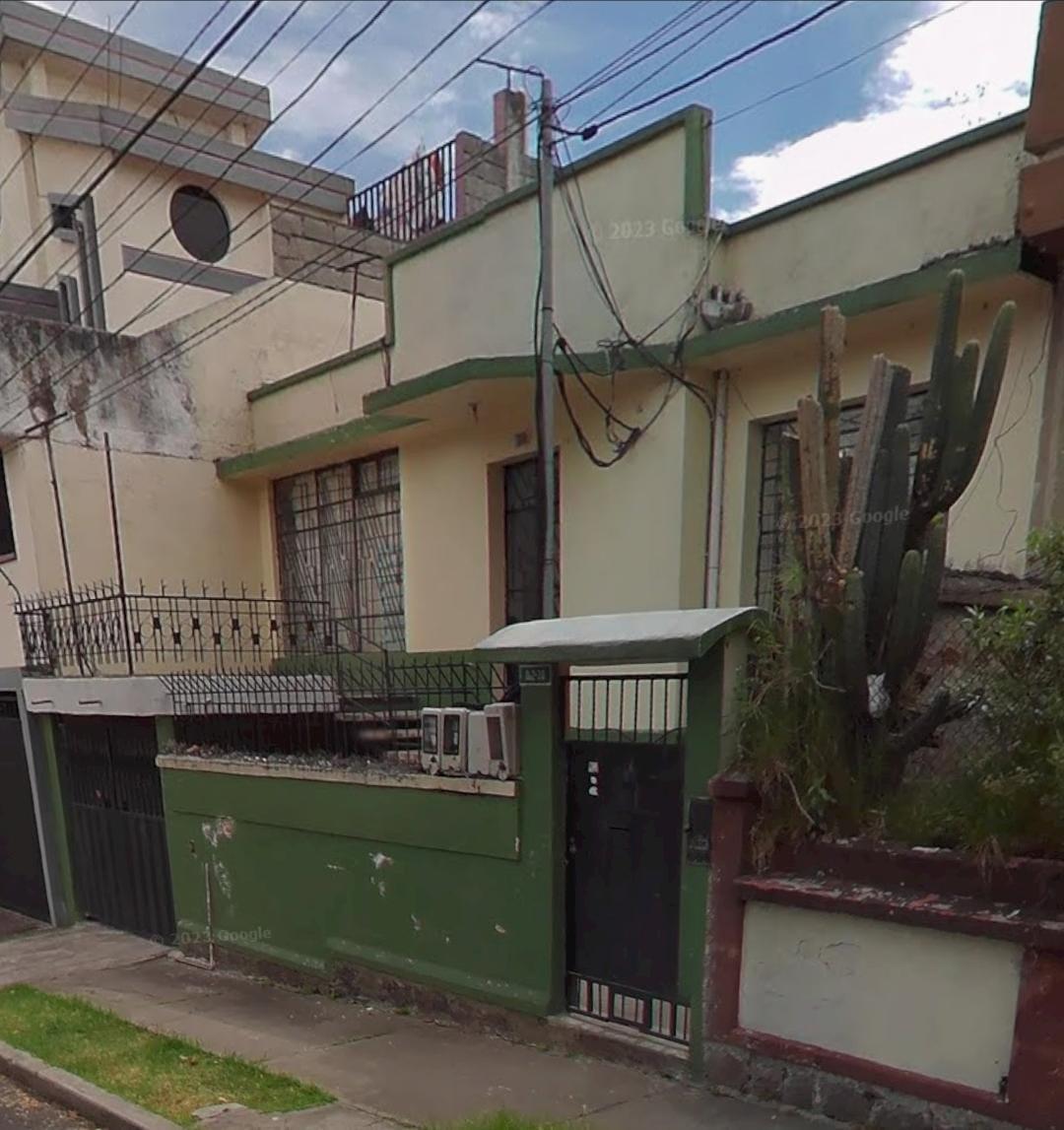 VENDO PROPIEDAD CON 3 DEPARTAMENTOS Y 1 SUITE O TERRENO PARA EDIFICIO DE 4 PISOS