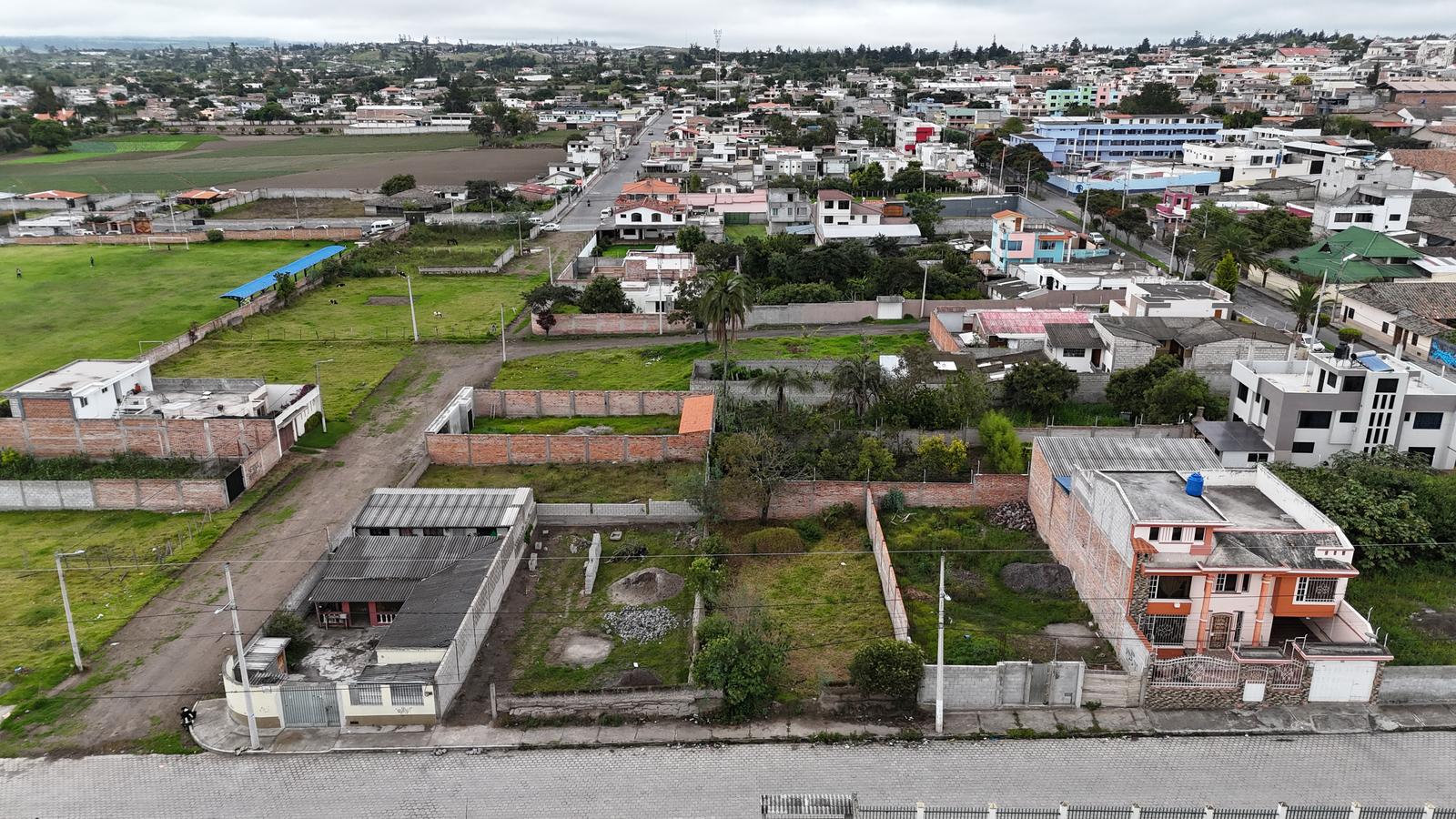 TERRENO DE 298M2 EN ATUNTAQUI