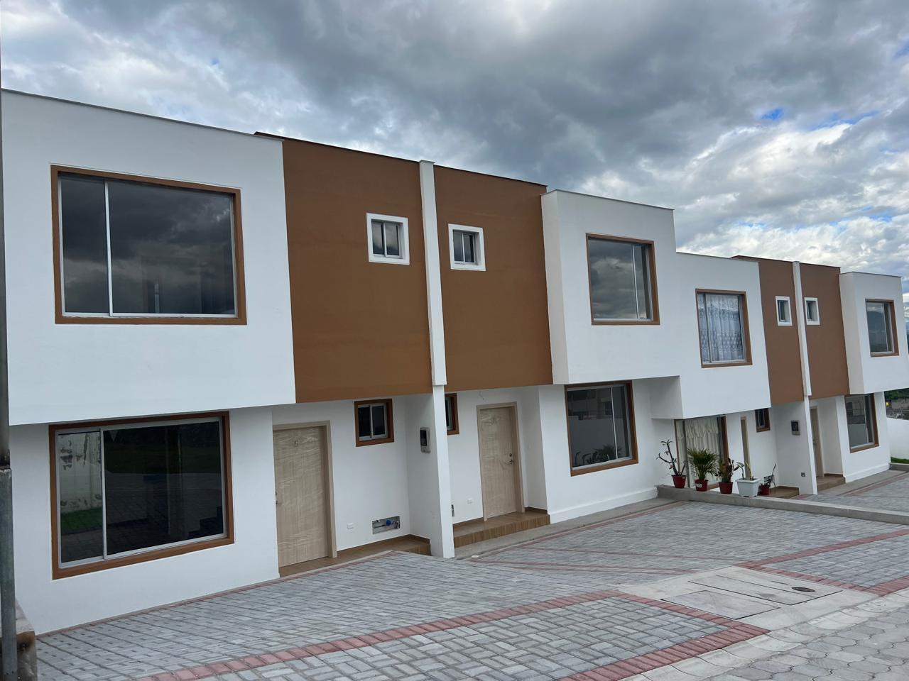 MV-Valle de los Chillos, Armenia 1, Casa VIP  en venta 3D a estrenar 101,46 m2