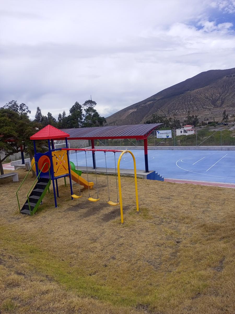 TERRENO EN VENTA : VÍA MITAD DEL MUNDO / CALACALI URBANIZACIÓN LA 