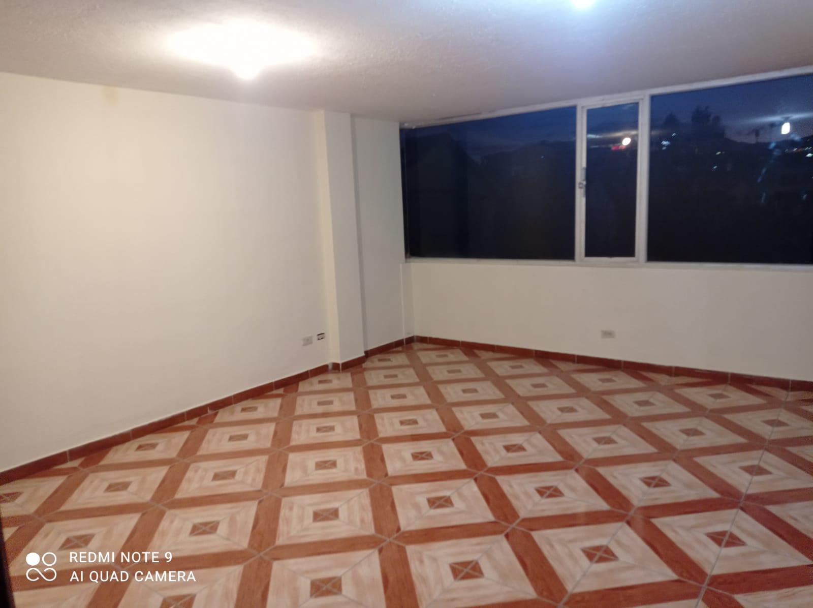 Machachi, Oficina en renta, 150 m2, 3 ambientes, 4 baños, bodega