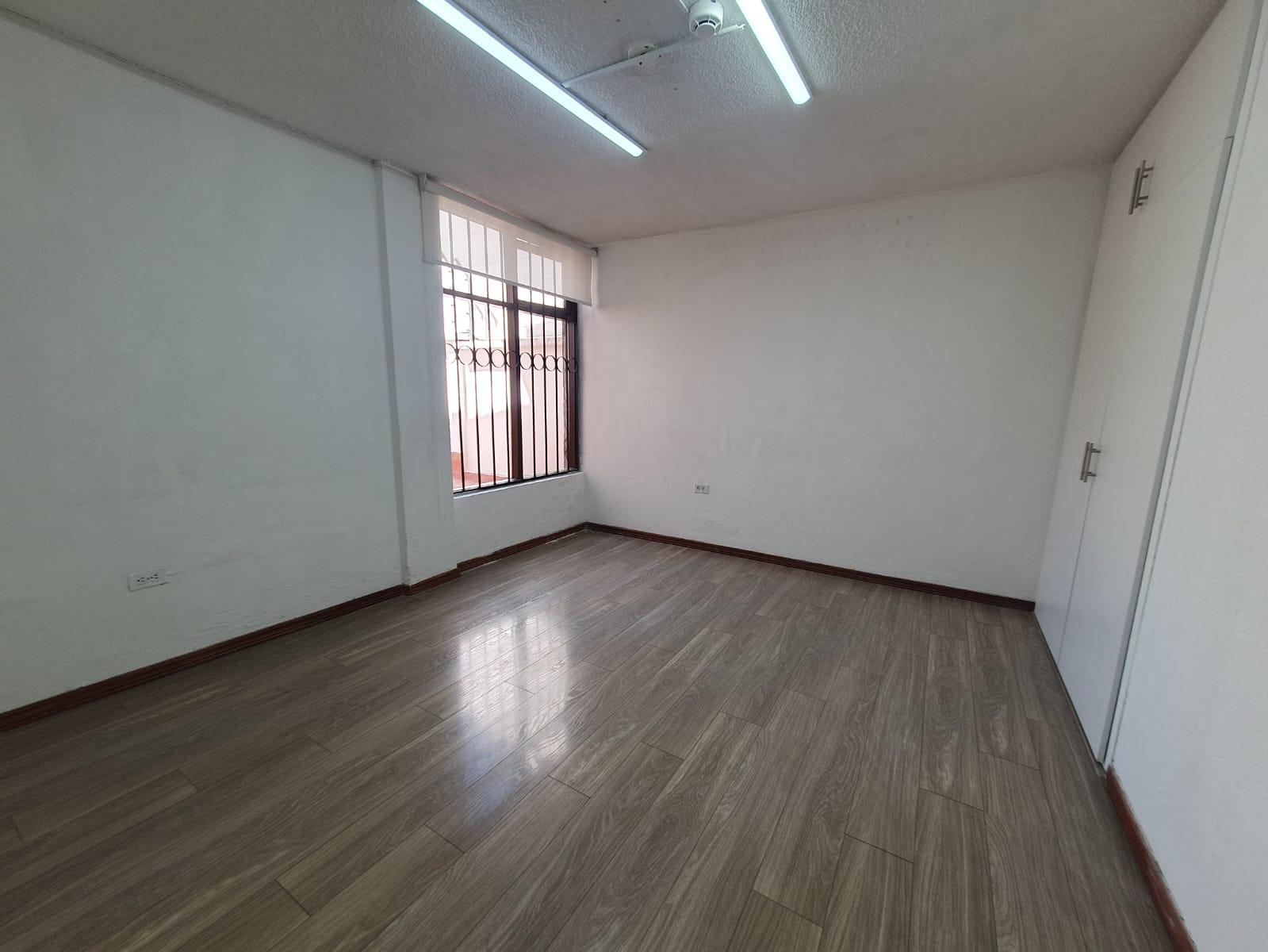 AO SECTOR EL BATAN,  EN RENTA CASA PARA OFICINAS  382m2