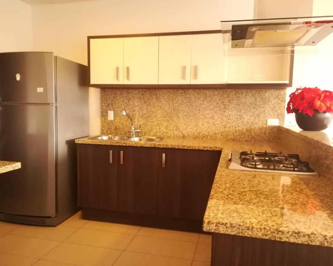 EN VENTA HERMOSA SUITE UBICADA EN EL SECTOR DE LA GONZALEZ SUÁREZ