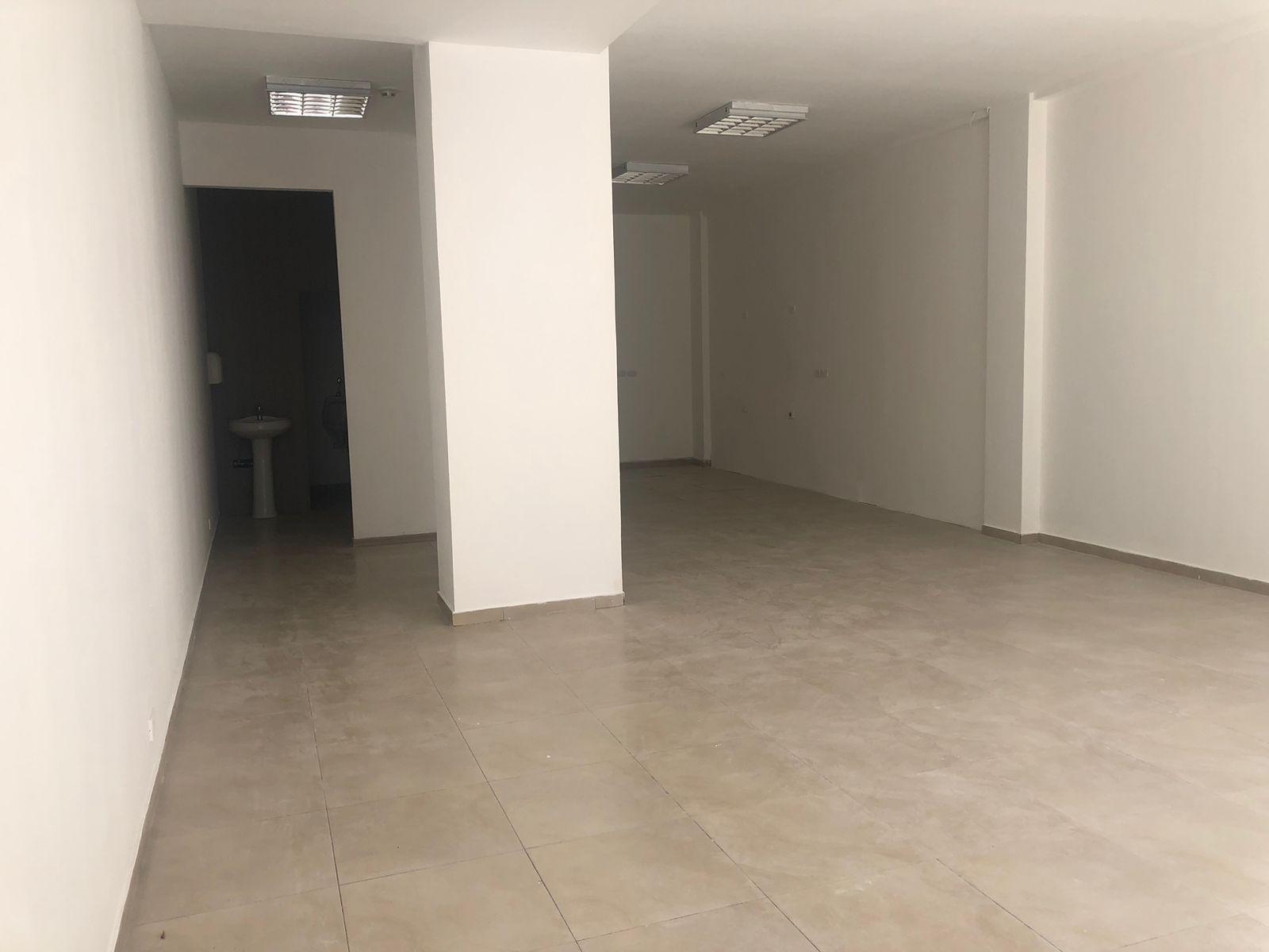 La Carolina, Local en renta, 64 m2, 2 ambientes, 1 baño, 2 parqueaderos