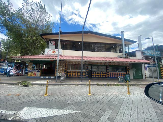 Casa comercial en venta en la Av.Amazonas y Carrión Esquina