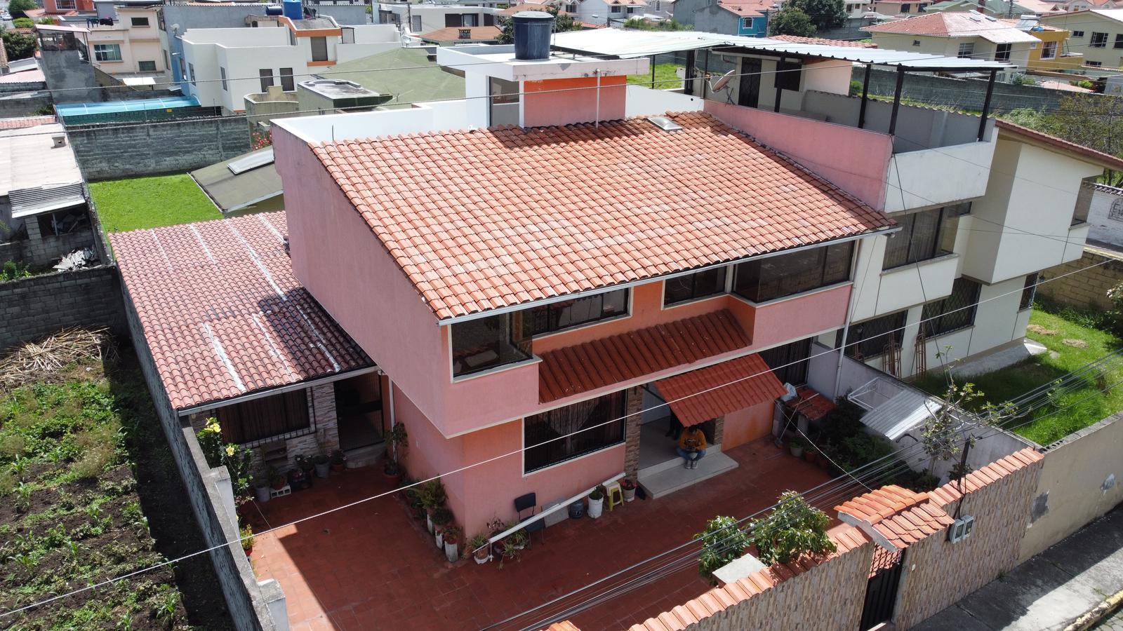 Casa con minidepartamento, de Venta en Sector Haciendas -San Pedro de Taboada