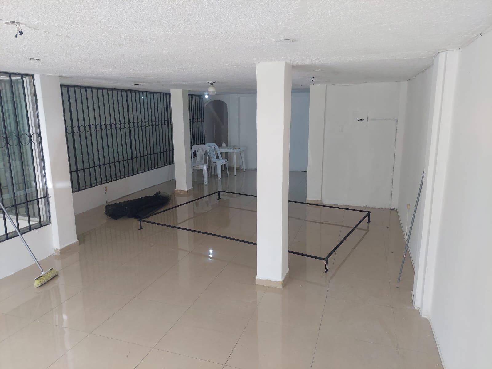 Gaspar de Villarroel, Local en renta, 70 m2, 2 ambientes, 1 baño, 1 parqueadero