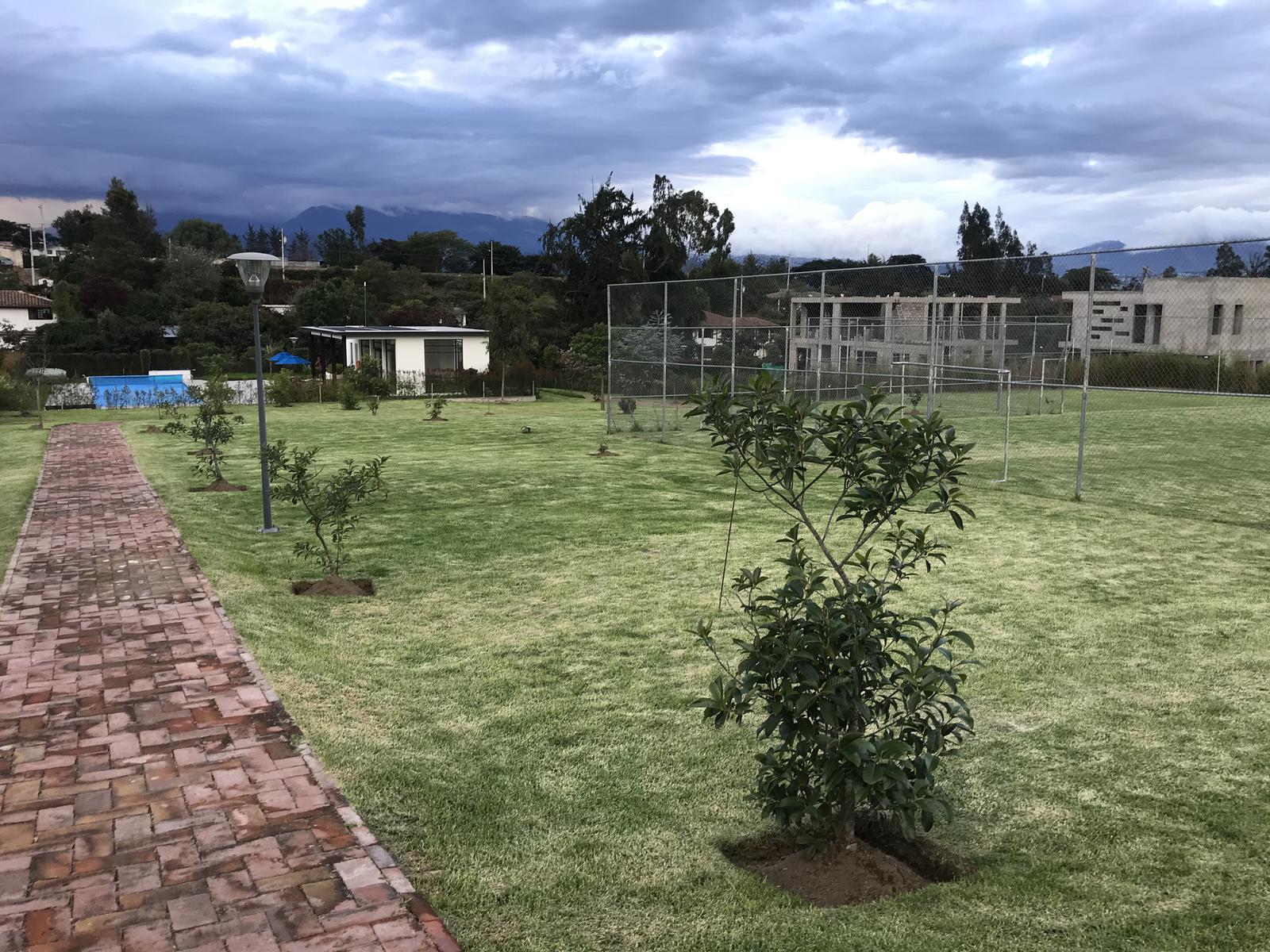 Terreno de venta en Puembo, dentro de Urbanización, Bifamiliar