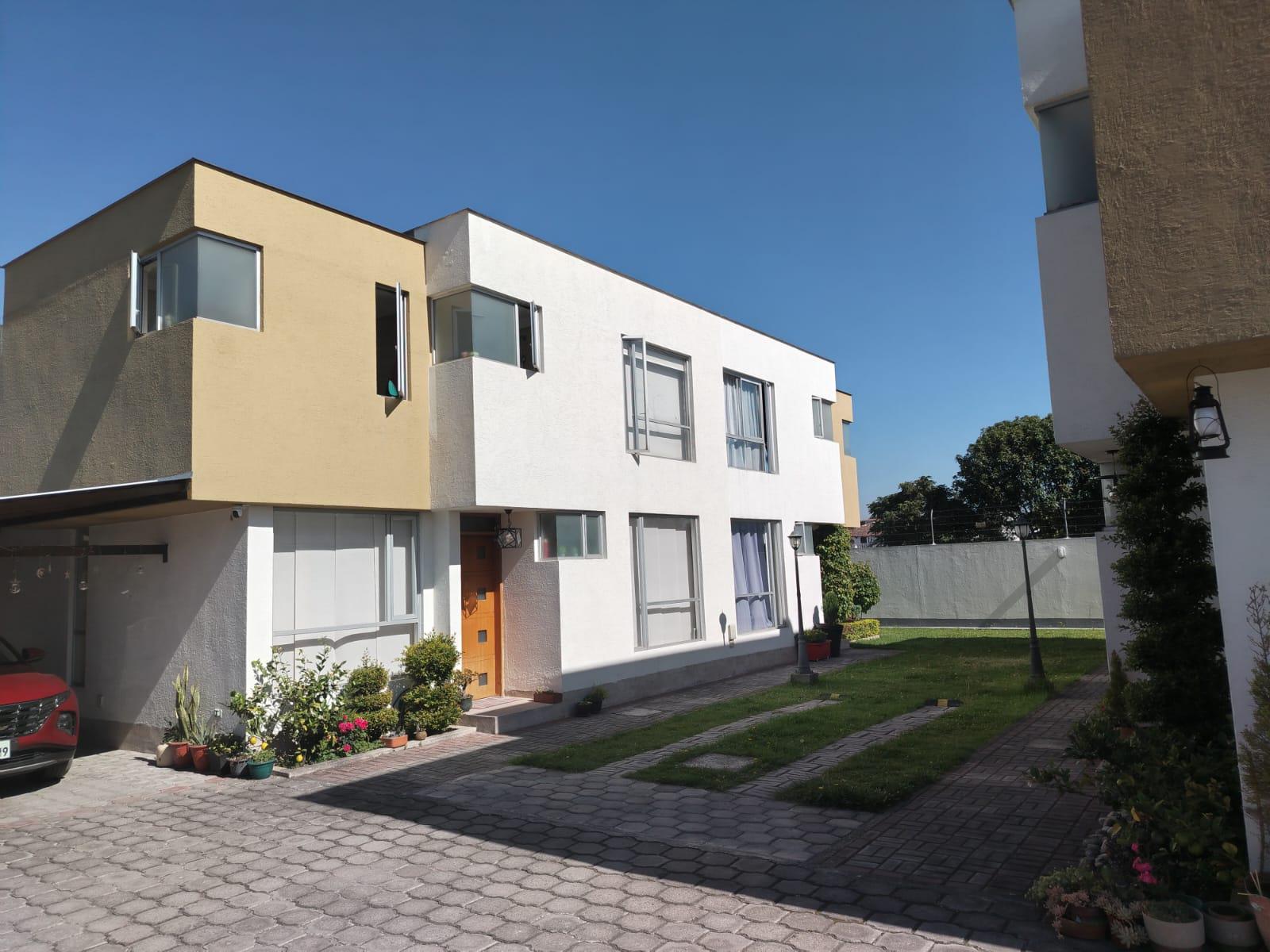 Casa en Venta de 3 dormitorios, sector Conocoto - Dean bajo, a 500m de Colegio Gutemberg