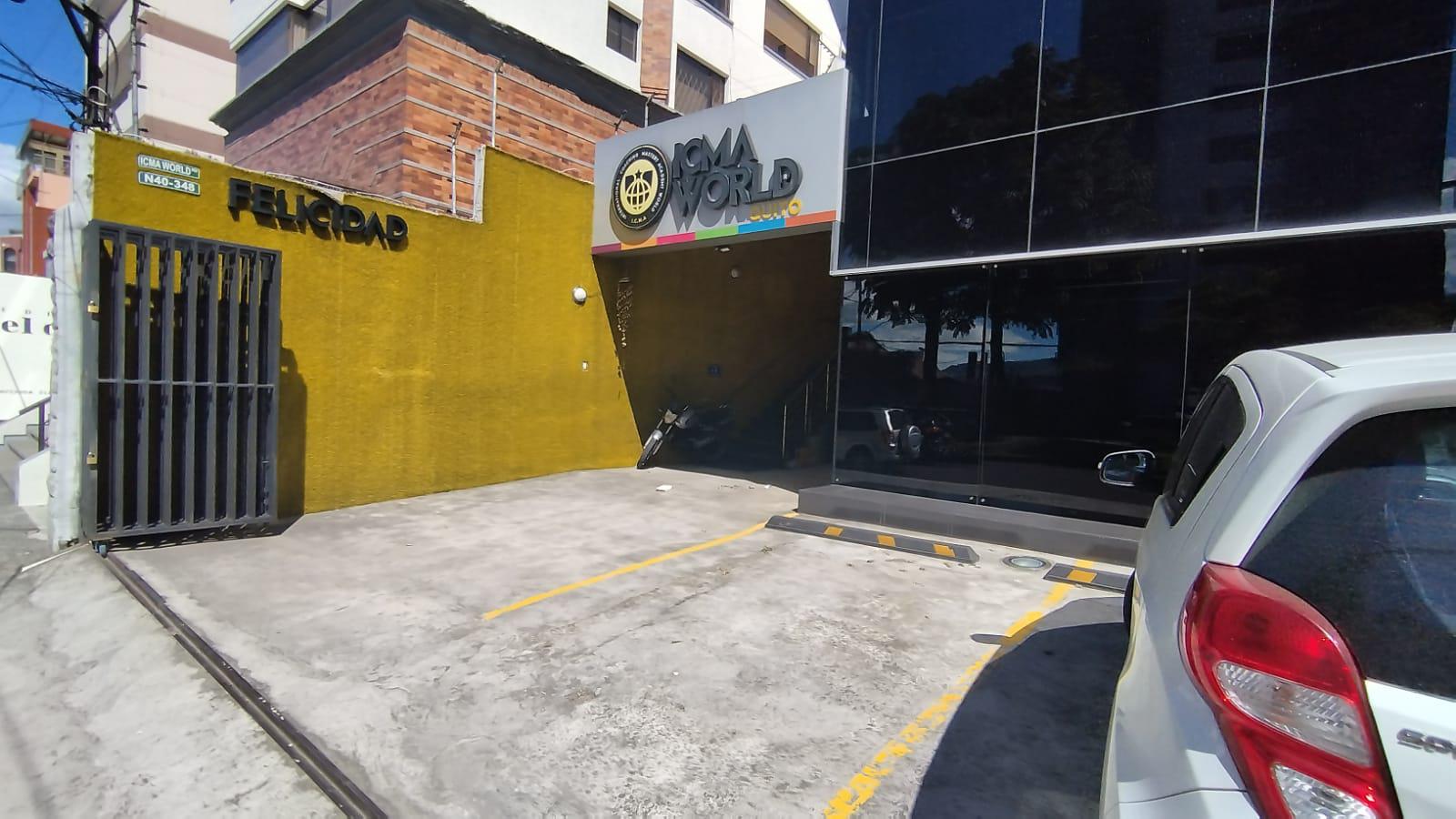 Oficina en  Renta, 34m, en segundo piso, en la Avenida Principal Eloy Alfaro, Quito