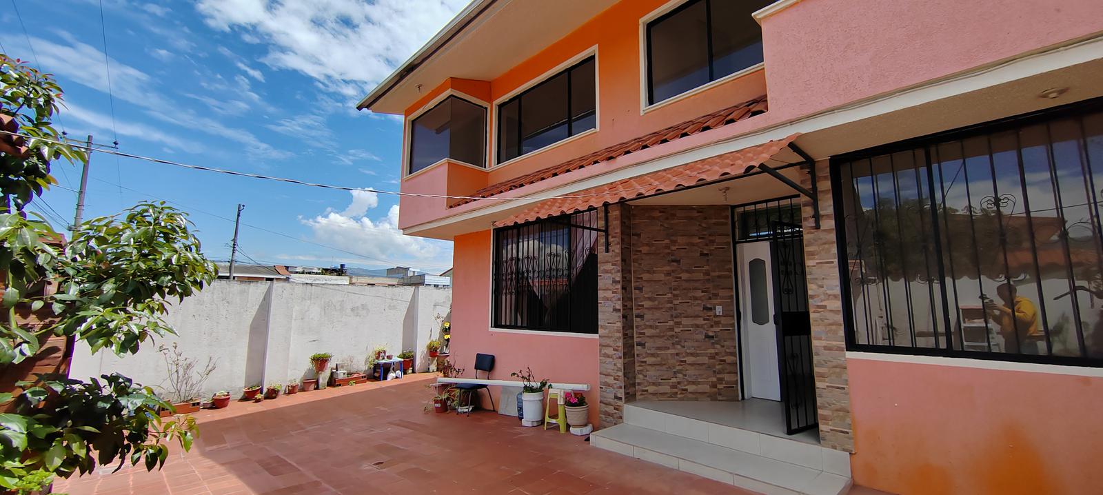 Casa con minidepartamento, de Venta en Sector Haciendas -San Pedro de Taboada