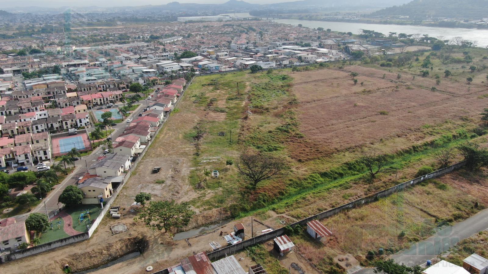 VENTA DE TERRENO NORTE DE GUAYAQUIL , IDEAL PARA PROYECTO INMOBILIARIO