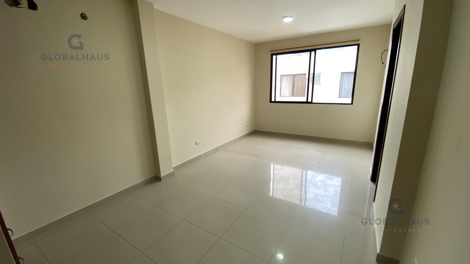 Venta de Casa con 3 Habitaciones en Urbanización Portovita, Vía a la Costa V.B.