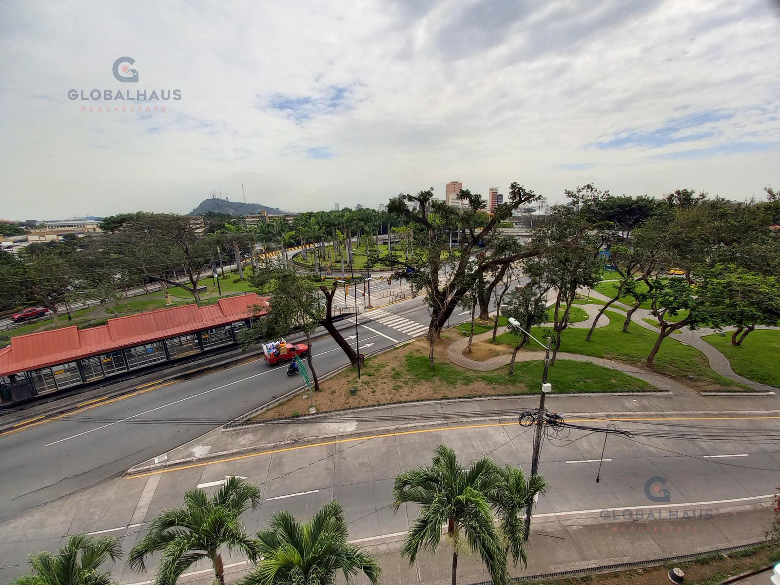 Venta de Departamento, 3 Habitaciones,  Av Carlos Julio Arosemena Junto a la UCSG J.M.