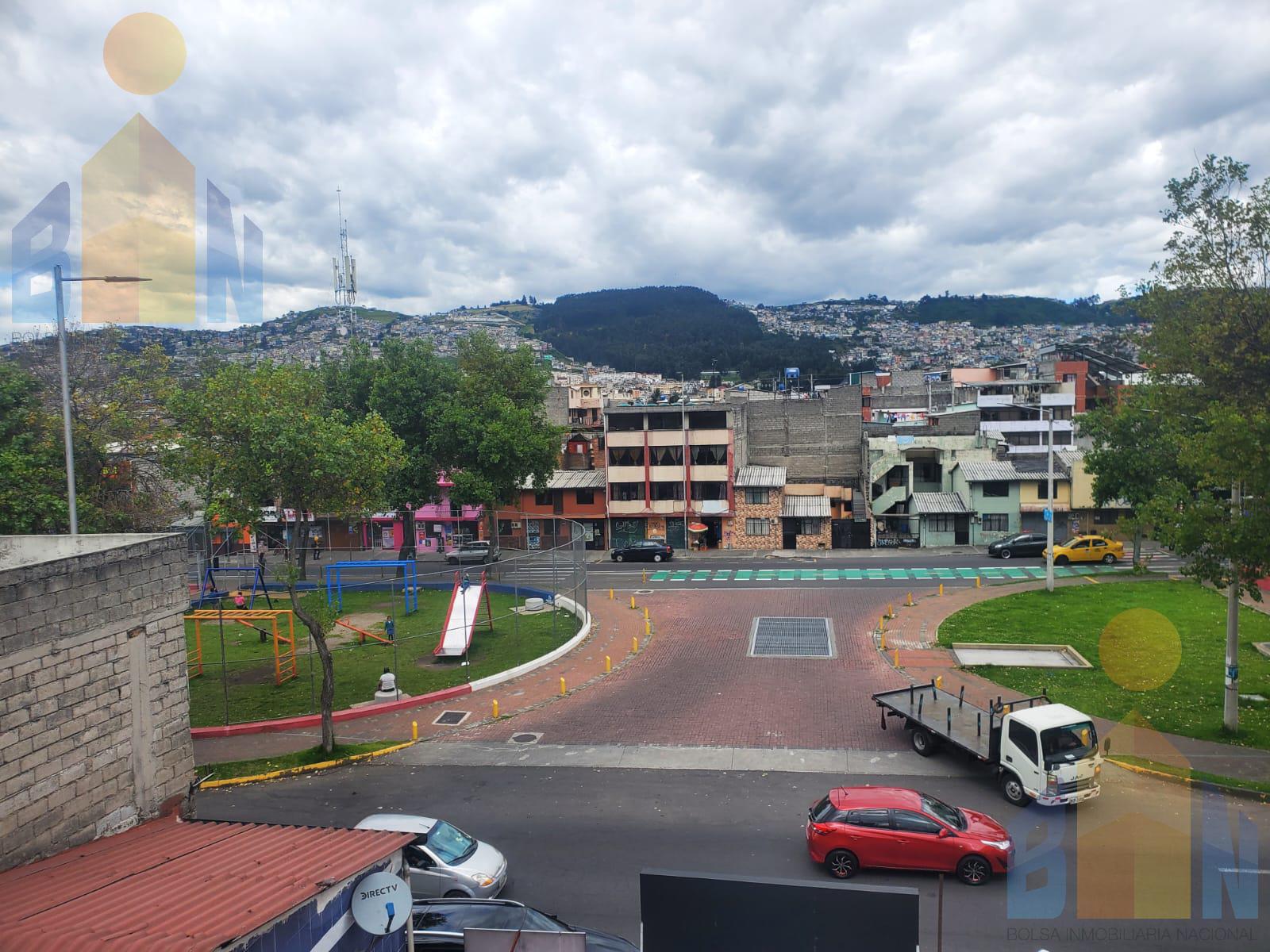 Casa Rentera en Venta al Sur de Quito Sobre la Av. Cardenal de la Torre