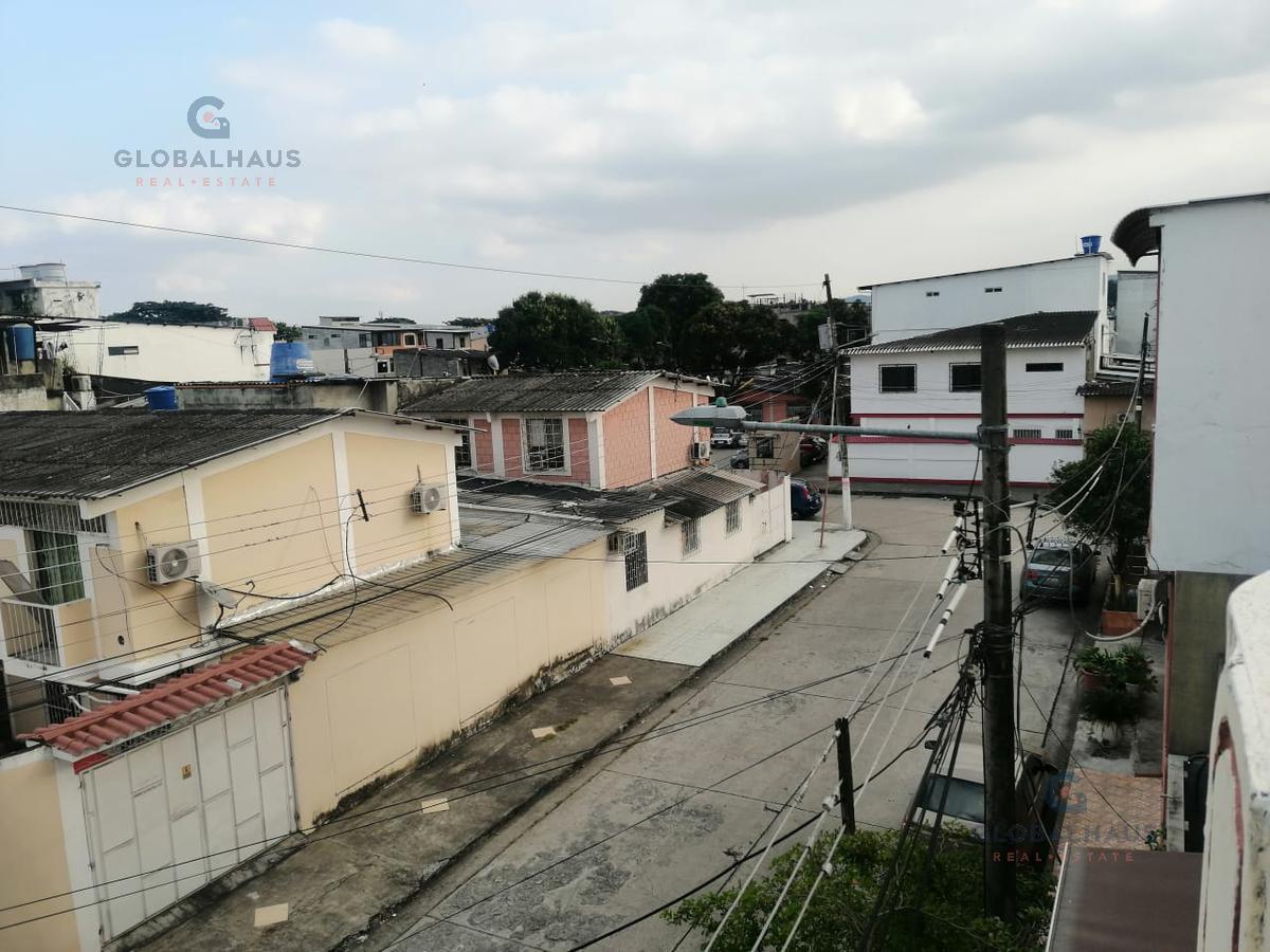 Venta de Casa con 6 Dormitorios en Sauces 2, Guayaquil K.R.
