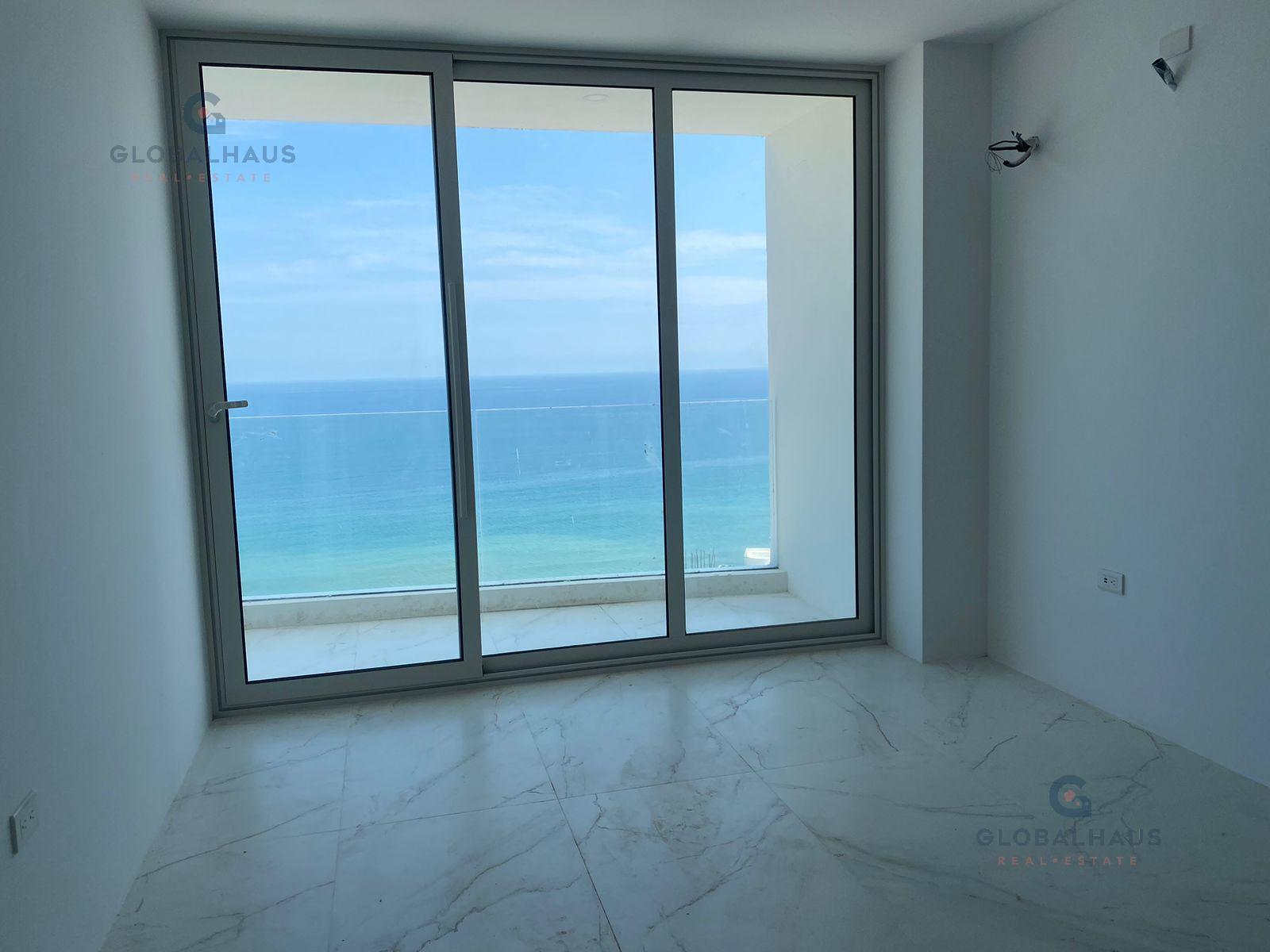 Venta de Departamento con Vista al Mar en  Urb. Ciudad del Mar, Manta A.J.