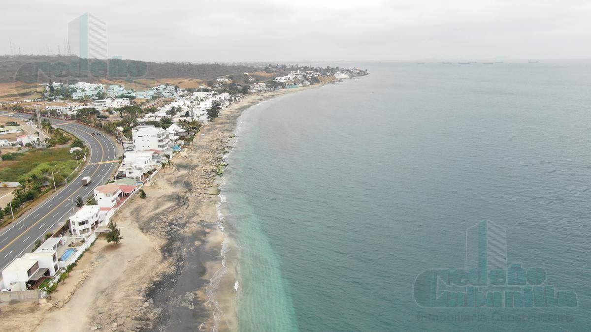 VENTA DE LINDA VILLA A UNA CUADRA DE LA PLAYA EN URBANIZACIÓN CAPAES