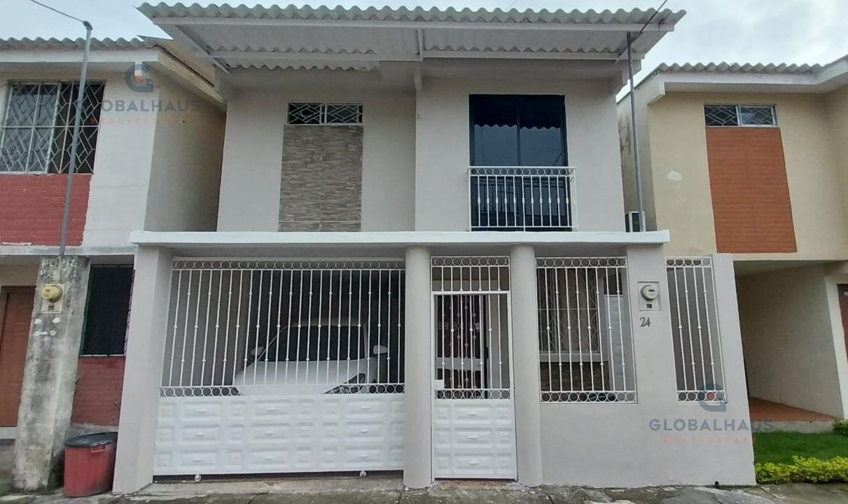 Venta de Casa con 3 Habitaciones en Urbanización Plaza Victoria, Mucho Lote 2 G.P.