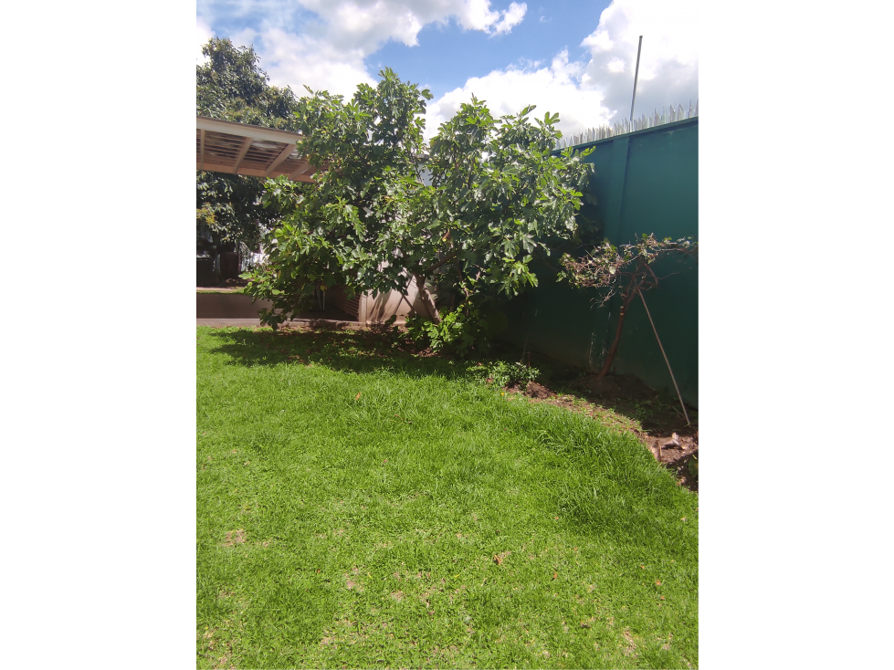 TUMBACO CERCA PARQUE, VENDO CASA  INDEPENDIENTE UNA SOLA PLANTA