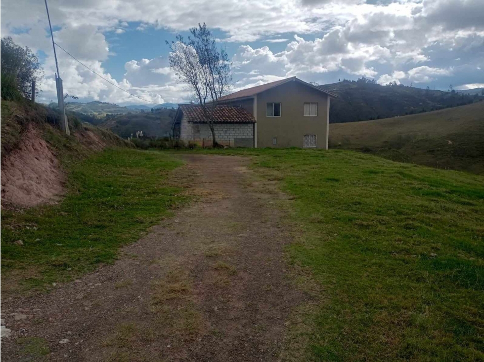 CASA CAMPERA DE VENTA EN TARQUI DE CUENCA/SECTOR PUENTE CARRIÓN.