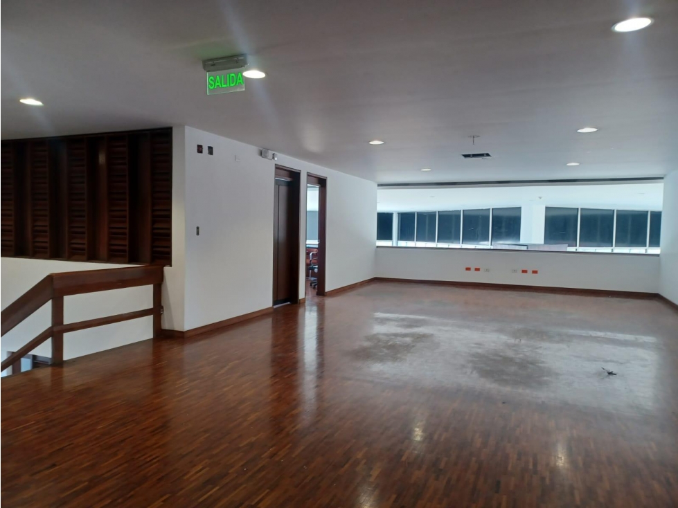 La Kennedy, Oficina en renta, 335 m2, 15 ambientes, 4 baños, 8 parqueaderos