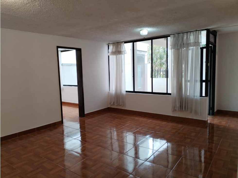 Cumbayá, Suite en  Renta, 120m2, 1 Habitación, 2 Baños, 1 Estudio.
