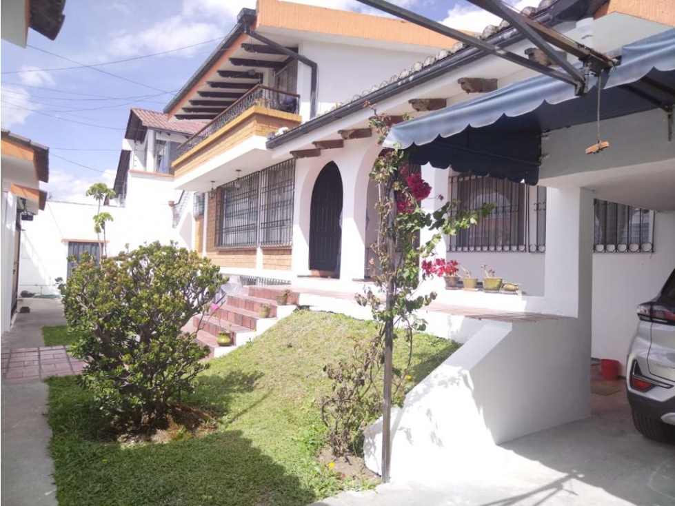 Venta Casa Rentera con 2 Depa,Pinar Bajo, Colegio Pinos $250,000