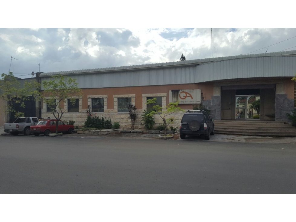 San Eduardo Amplio local con área de oficinas, bodegas, talleres